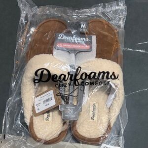 Dearfoams Men's Gel Infused Slippers in Tan and Cream 9-10